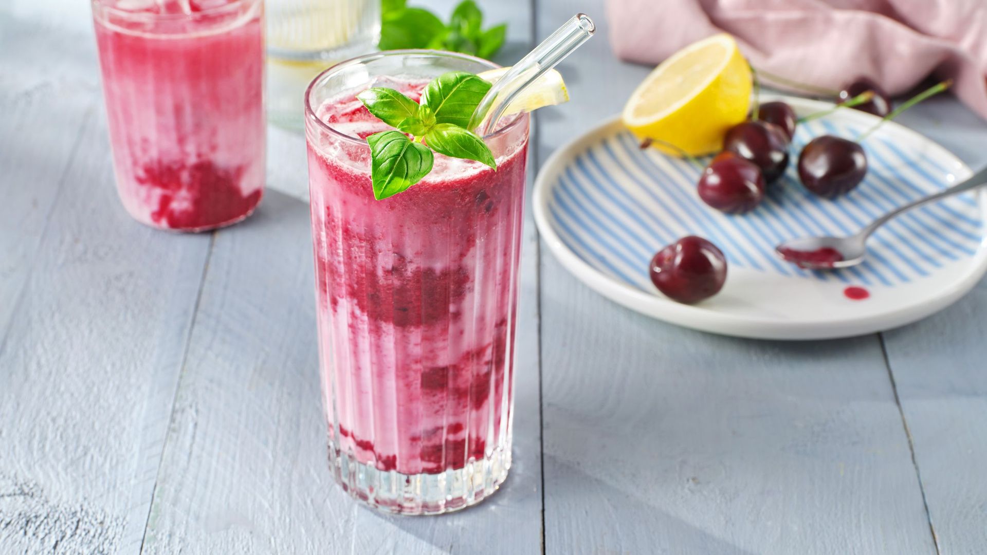 Fruchtige Kirsch-Buttermilch-Limonade