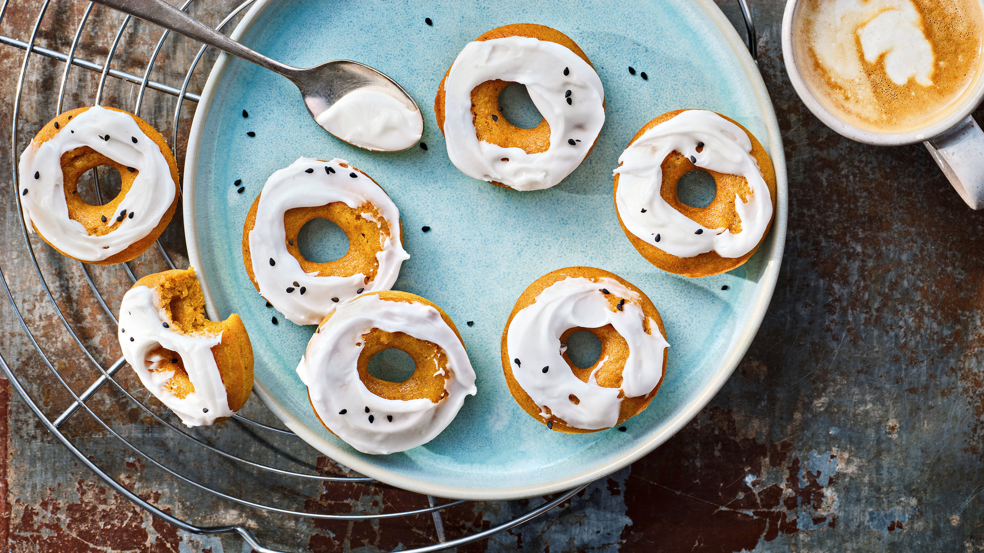 Pumpkin Spice Baked Donuts