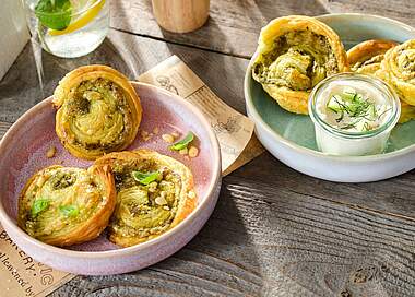 Vegane Blätterteigschnecken mit Basilikumpesto