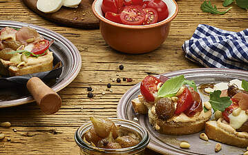 Raclette-Pfännchen Italia mit Mozzarella und Tomaten