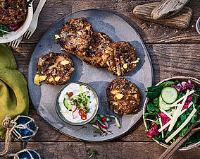 Vegetarische Patties mit Käsefüllung