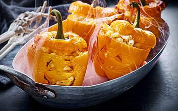 Gefüllte Halloween-Paprika mit Mac and Cheese