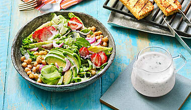 Schnelles Sommersalat-Dressing mit Kefir