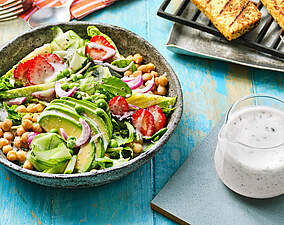 Rezept für Schnelles Sommersalat-Dressing mit Kefir Schnelles Sommersalat-Dressing mit Kefir