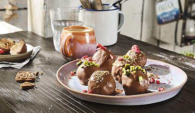 Spekulatius Cake-Pops mit Schokoguss