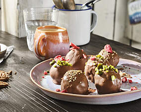 Rezept für Spekulatius Cake-Pops mit Schokoguss Spekulatius Cake-Pops mit Schokoguss