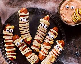 Rezept für Würstchen-Mumien im Blätterteig Würstchen-Mumien im Blätterteig