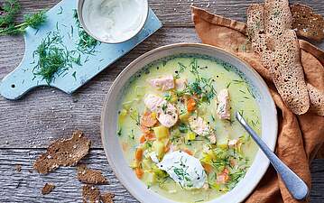 Finnische Lachssuppe mit Schmand und Dill Finnische Lachssuppe mit Schmand und Dill