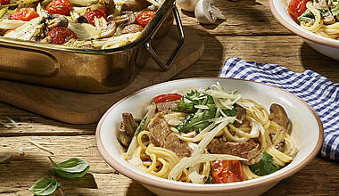 Pasta della Casa mit frischen Tomaten und Champignons