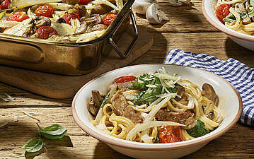 Pasta della Casa mit frischen Tomaten und Champignons