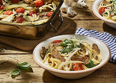 Pasta della Casa mit frischen Tomaten und Champignons