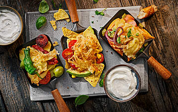 Raclette-Party mit Tortilla-Chips, Chorizo & Laugenbrezel