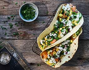 Protein Tacos mit Lachs und fluffigem Rührei