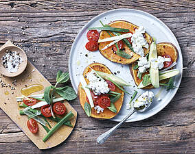 Rezept für Leichte Süßkartoffel-Scheiben mit Körnigem Frischkäse Leichte Süßkartoffel-Scheiben mit Körnigem Frischkäse