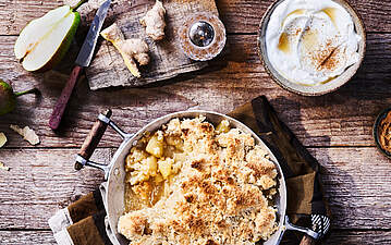 Birnen Crumble mit Zimt-Quark