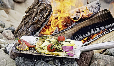 Vegetarisches Tomaten-Käse-Brot vom Grill