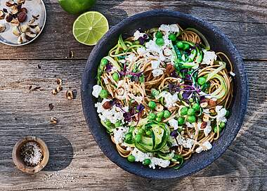 Protein Pasta Bowl mit Zucchini Zoodles