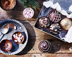 Rezept für Hot Chocolate Bombs mit Marshmallows Hot Chocolate Bombs mit Marshmallows