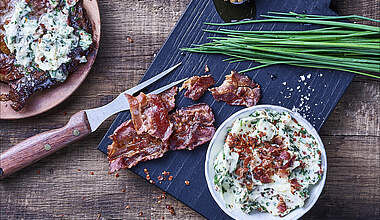 Steak-Marinade: scharfe Kräuterbutter mit Bacon