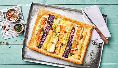 Bunte Karottentarte mit Thymian & Haselnüssen