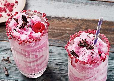 Iced-Buttermilch-Shake: Zuckerfreier Sommer-Drink mit Beeren