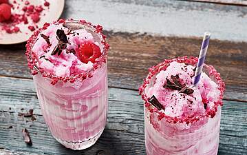 Iced-Buttermilch-Shake: Zuckerfreier Sommer-Drink mit Beeren