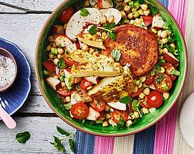 Sommersalat mit Nektarinen, Cherry-Tomaten & knusprigen Hotties