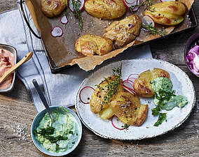 Rezept für Smashed Potatoes mit Dreierlei-Aioli Smashed Potatoes mit Dreierlei-Aioli