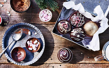Hot Chocolate Bombs mit Marshmallows Hot Chocolate Bombs mit Marshmallows