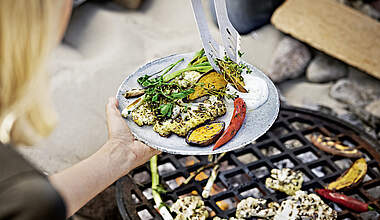 Gegrillte Süßkartoffel und Blumenkohl mit Chimichurri-Sauce