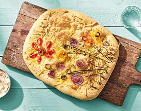 Rezept für Bunter Focaccia Garden Bunter Focaccia Garden