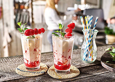 Erfrischender Pfirsich Melba Drink