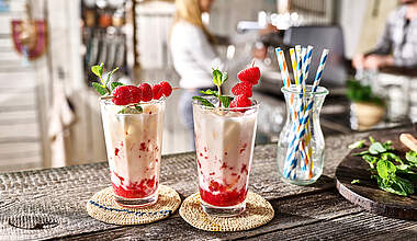 Erfrischender Pfirsich Melba Drink