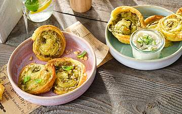 Vegetarische Blätterteigschnecken mit Basilikumpesto Vegetarische Blätterteigschnecken mit Basilikumpesto