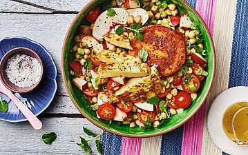 Sommersalat mit Nektarinen, Cherry-Tomaten & knusprigen Hotties