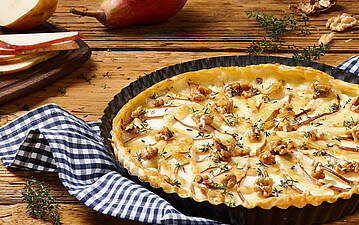 Herzhafte Käse-Birnentarte mit Walnüssen und Thymian