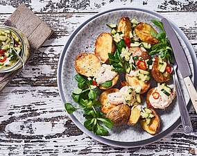 Ofenkartoffeln mit scharfem Gurken-Relish