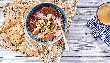 Schoko Magic Shell Porridge mit Pistazien-Topping