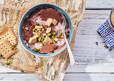 Schoko Magic Shell Porridge mit Pistazien-Topping