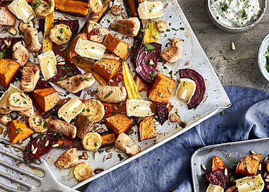 Mariniertes Ofengemüse mit Hähnchen und Süßkartoffel