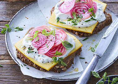 Käsebrot mit Ringelbeete, Müritzer und FrühlingsQuark