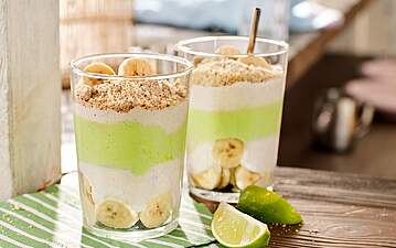 Kefir Avocado Smoothie mit Matcha