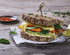 Rezept für „Say Cheese“ Sandwich mit würzigem Müritzer Käse, Kürbis und Spinat „Say Cheese“ Sandwich mit würzigem Müritzer Käse, Kürbis und Spinat