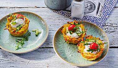 Kartoffelnester mit bunter Füllung für Ostern