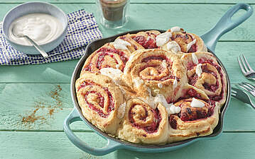 Saftige Hefeschnecken mit Orangen-Cranberry-Füllung