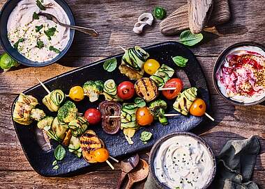 Gemüsespieße zum Grillen mit Käse