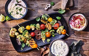 Gemüsespieße zum Grillen mit Käse
