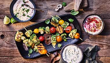 Gemüsespieße zum Grillen mit Käse