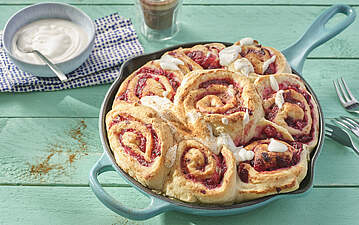 Saftige Hefeschnecken mit Orangen-Cranberry-Füllung