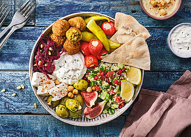 Taboulé-Salat mit PetersilienQuark und Granatapfel
